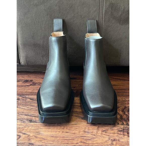 $1,800 NIB Bottega Veneta Black Leather Brown Heel Chelsea Boots Size 39(6) main image 6